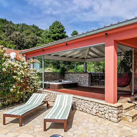 Vila Beachfront Angelina *