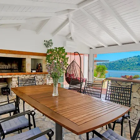 Beachfront Angelina Vinišće