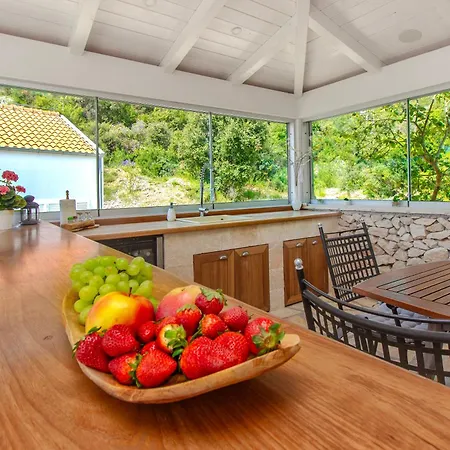 Villa Beachfront Angelina *