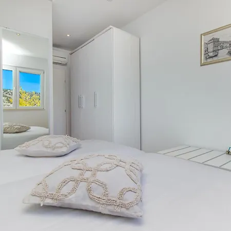 Beachfront Angelina *